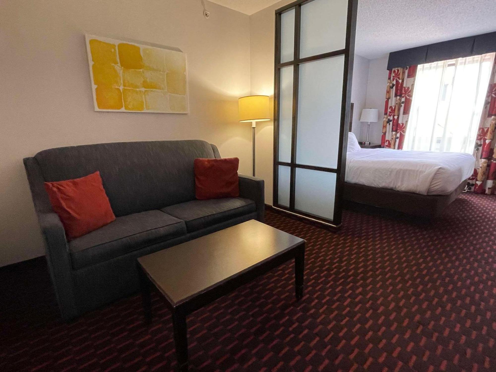 คอมฟอร์ต สวีตส์ Hotel แอลทูนา ภายนอก รูปภาพ