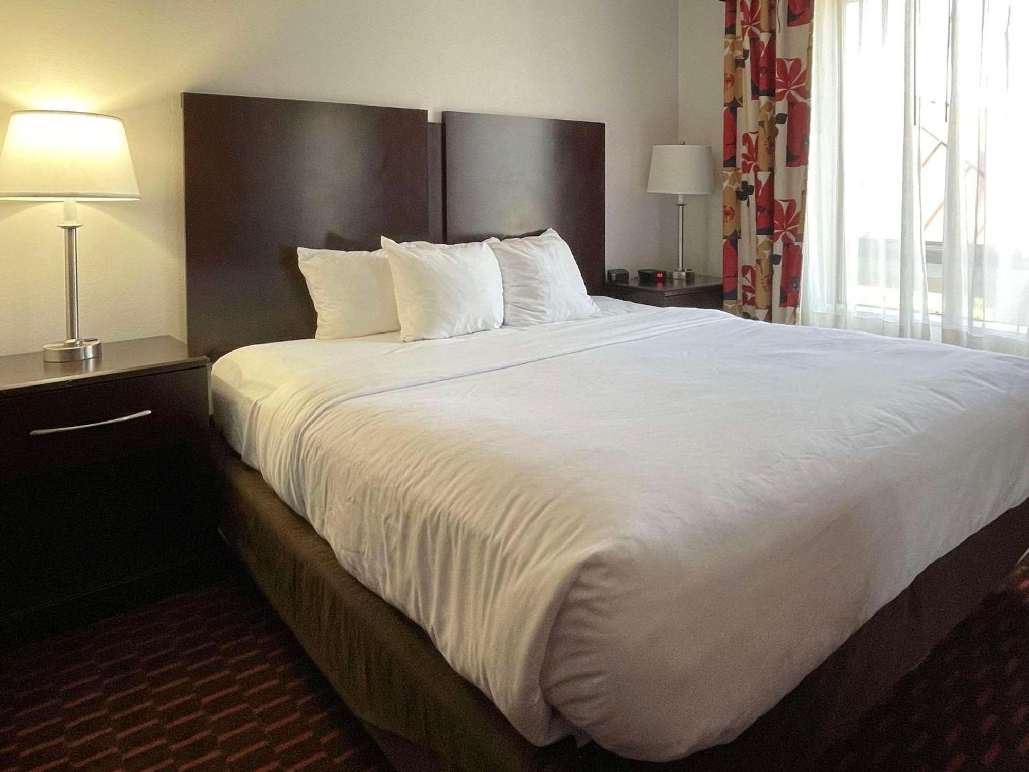 คอมฟอร์ต สวีตส์ Hotel แอลทูนา ภายนอก รูปภาพ